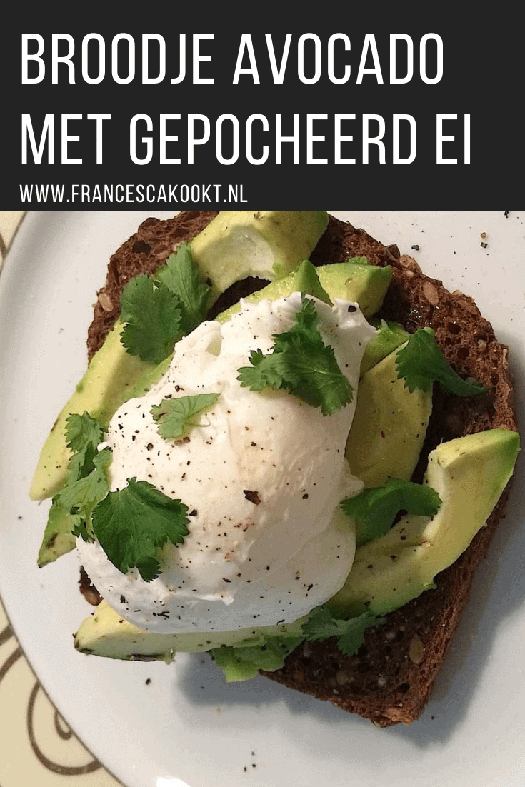 Dit heerlijke broodje avocado en ei is gezond en makkelijk om te maken. Heerlijk als ontbijt recept, maar ook als lunch of brunch gerecht. Voor dit belegde broodje gebruikte ik o.a. avocado en gepocheerde ei. Dit is makkelijker te maken dan je denkt! Lees het ei recept op mijn website Francesca Kookt. | belegde broodjes lunches | lunch recepten | brunch recepten | gepocheerd ei recept. | gezonde recepten | vegetarische lunch