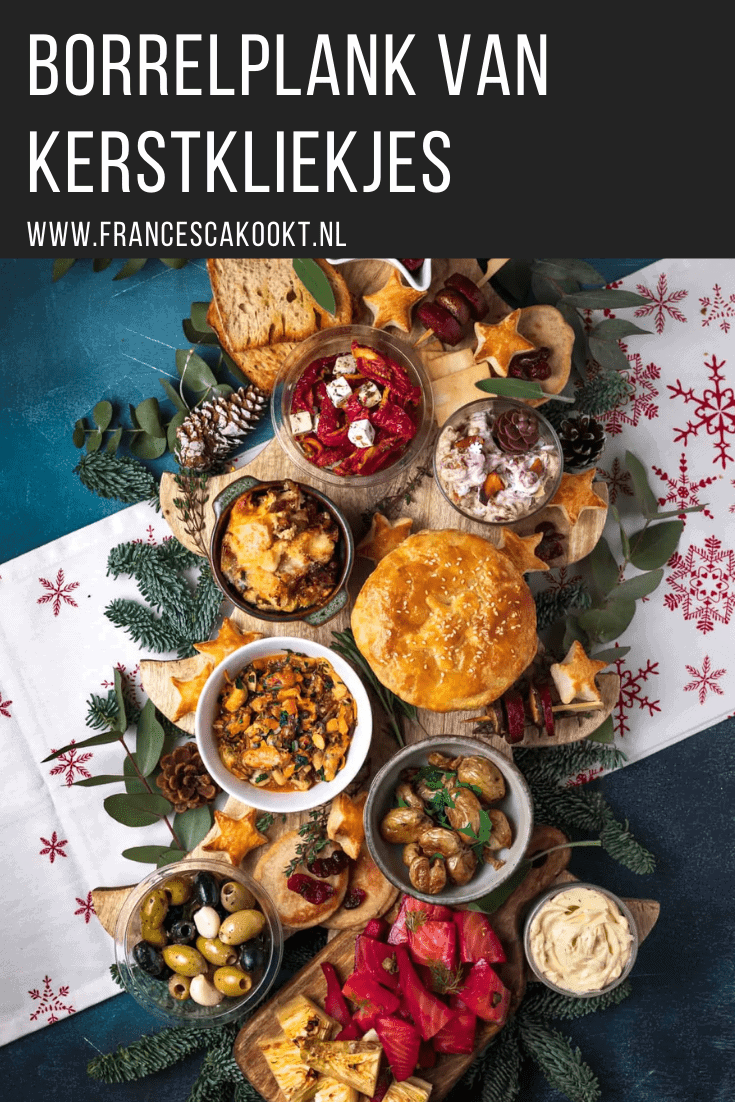 Met alle kerstleftovers kun je een hele leuke borrelplank maken! Elk jaar blijven er wel restjes over waar je wat leuks mee kan doen. Gebruik je zelfgemaakte sauzen, bladerdeeghapjes, verse groenten en nog veel meer. Kies alles wat je zelf lekker vindt. Op mijn website Francesca Kookt deel ik al mijn tips voor de perfecte borrelplank van kerstkliekjes. | borrelplank | borrelhapjes recepten | kerst recepten | makkelijke recepten | Francesca Kookt | snack recepten