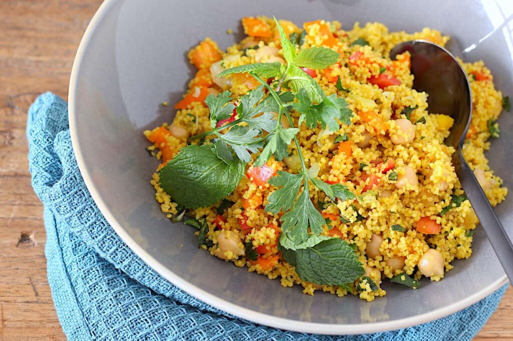 couscoussalade-met-kikkererwten-paprika-en-lente-ui-1