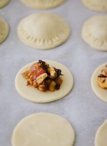 hand pies met tutti frutti en noten 5 1