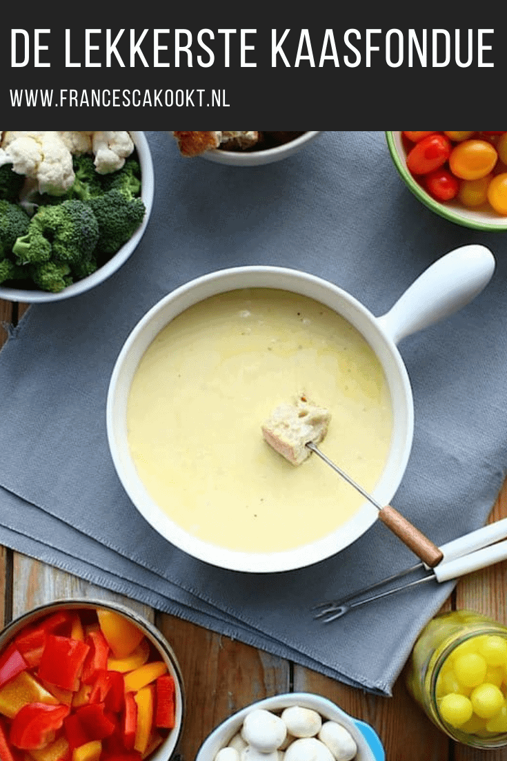 Met deze tips maak je de allerlekkerste kaasfondue met verschillende kaasfondue recepten. Kies de juiste kazen uit met veel smaak. De groentes die je erin wilt dippen kan je natuurlijk helemaal zelf bepalen. Een super leuk feestmaal en een leuke maaltijd voor kinderen. Lees het recept op mijn website Francesca Kookt. | kaasfondue recept | kaasfondue bijgerechten | shared dining | hoofdgerechten | vegetarisch hoofdgerecht | wat eten we vandaag |