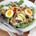 salade met avocado ei en sriracha 1 3