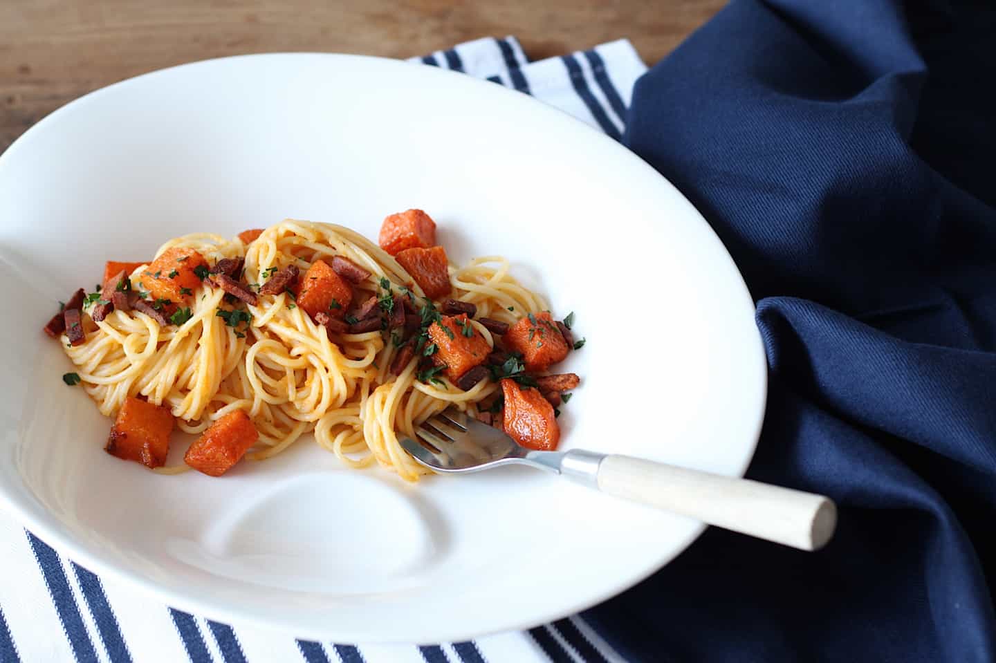 spaghetti-met-pompoensaus-en-spekjes-uitgelicht-1