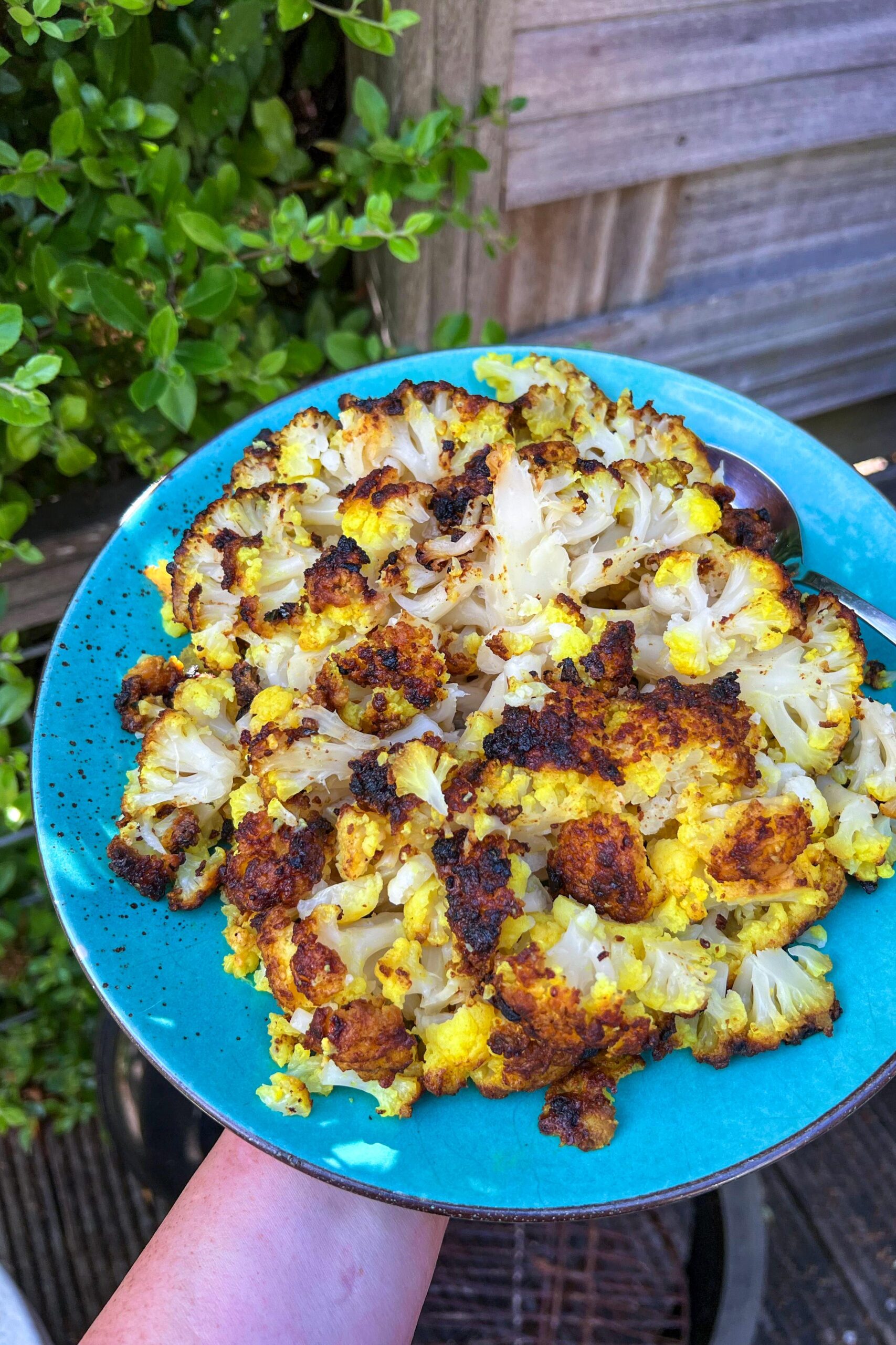 hele bloemkool van de barbecue met kerrie misoboter 6