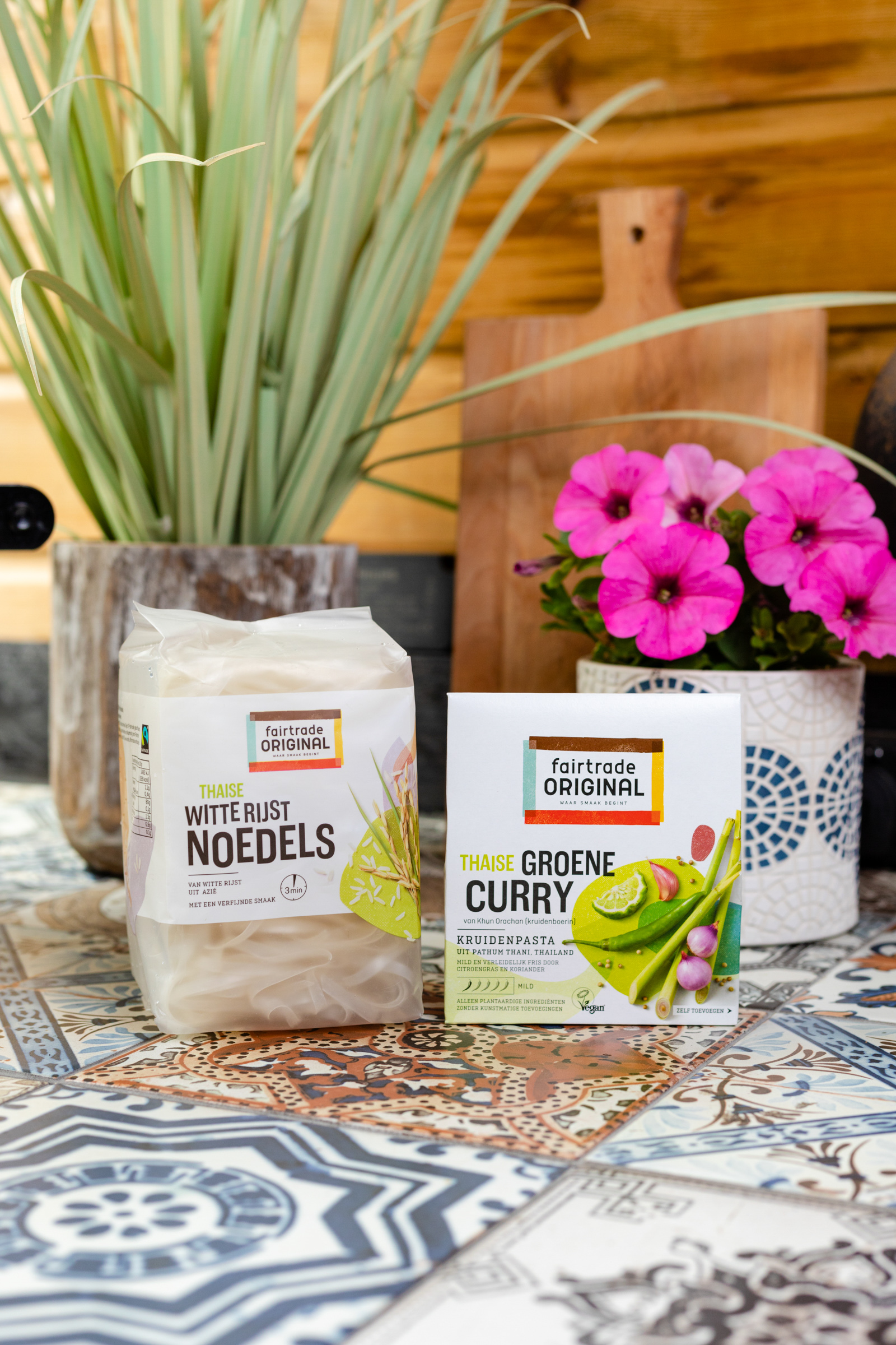 barbecuesalade met groene currydressing en noedels 4