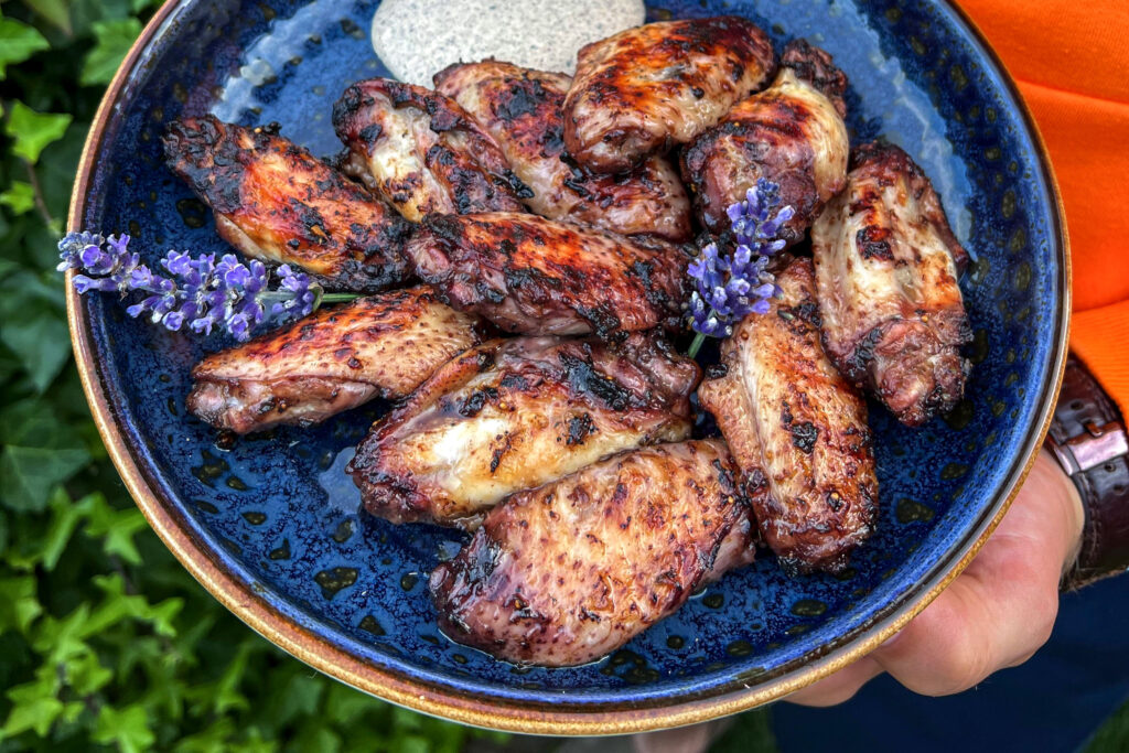 formulekip frankrijk rode wijn wings met lavendel van timothy 1