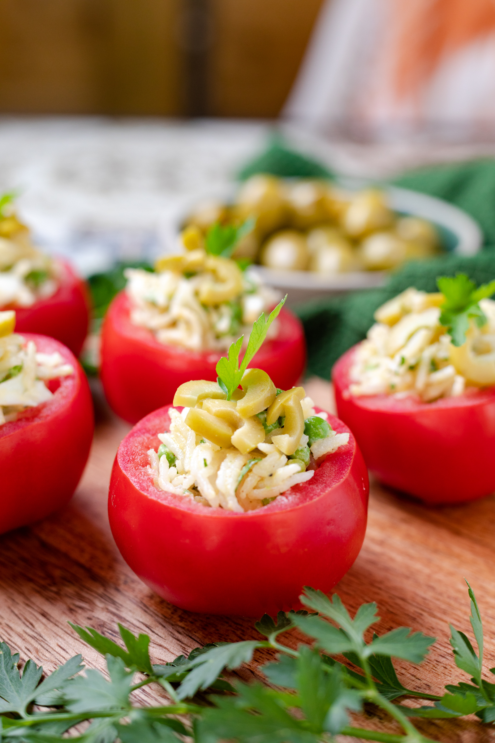 gevulde tomaten met rijstsalade en olijven 2