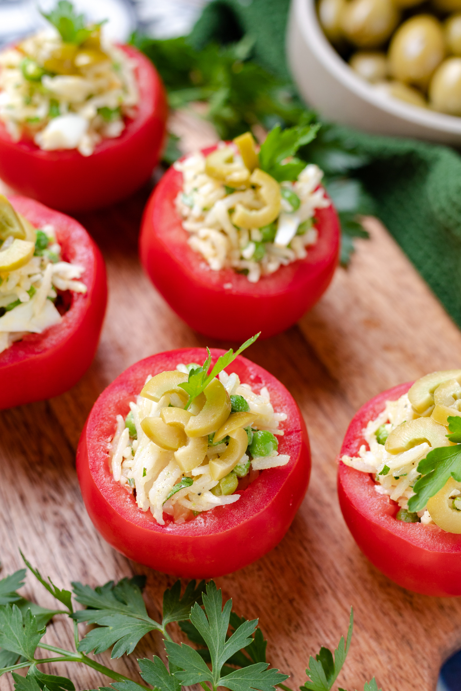 gevulde tomaten met rijstsalade en olijven 3
