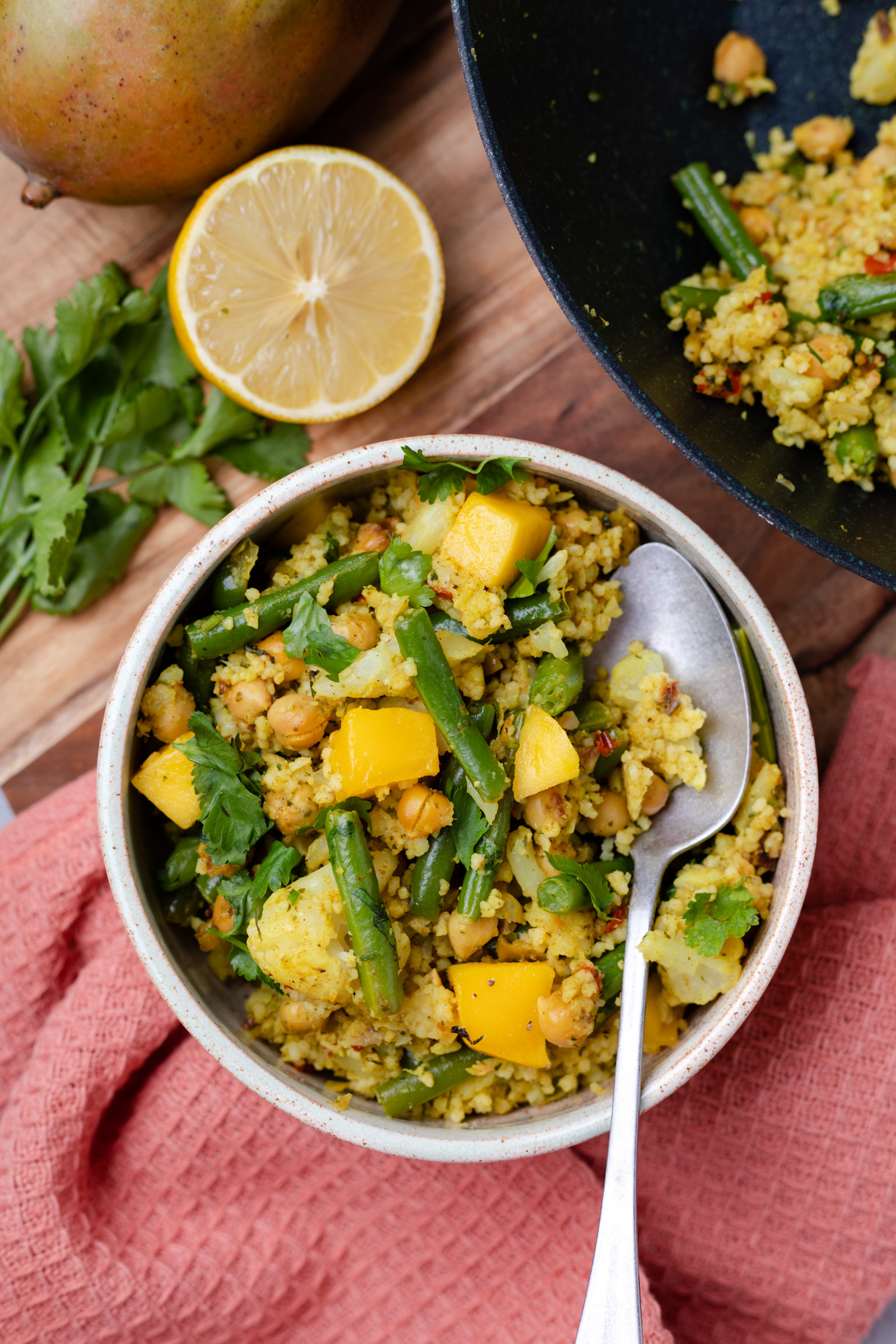 roerbakschotel met bloemkool kikkererwten en couscous 3