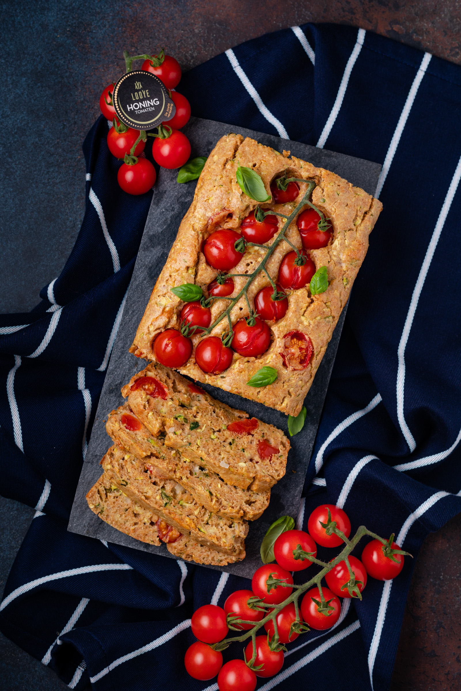 hartige groentecake met courgette en honingtomaten 3