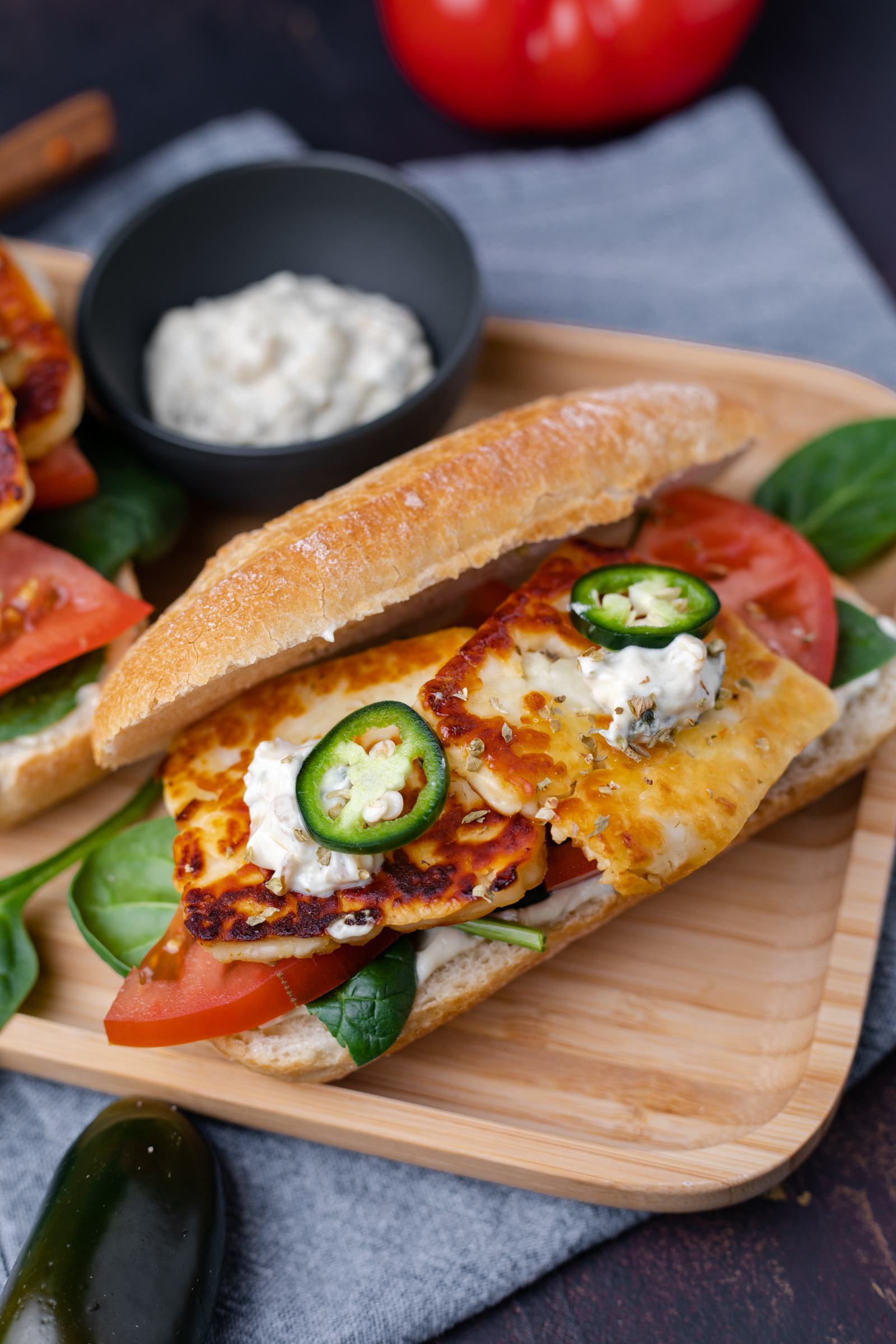 broodje halloumi met jalapeno sjalotspread 3