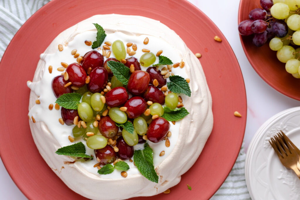 pavlova met druiven honing en pijnboompitten 1