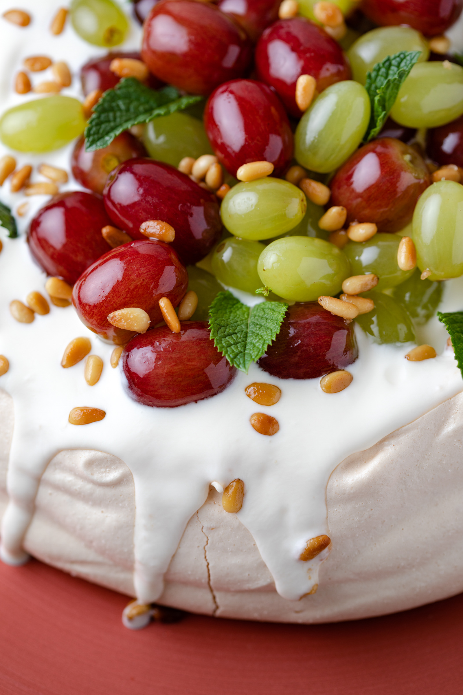 pavlova met druiven honing en pijnboompitten 3