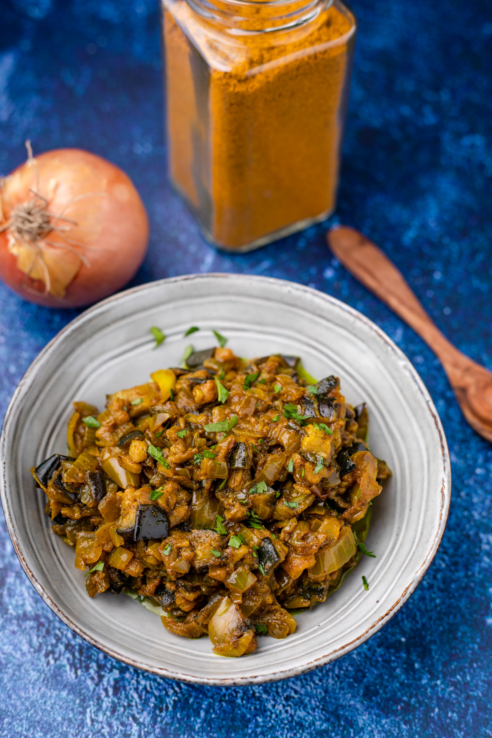 gesmoorde aubergine met masala en ui 2