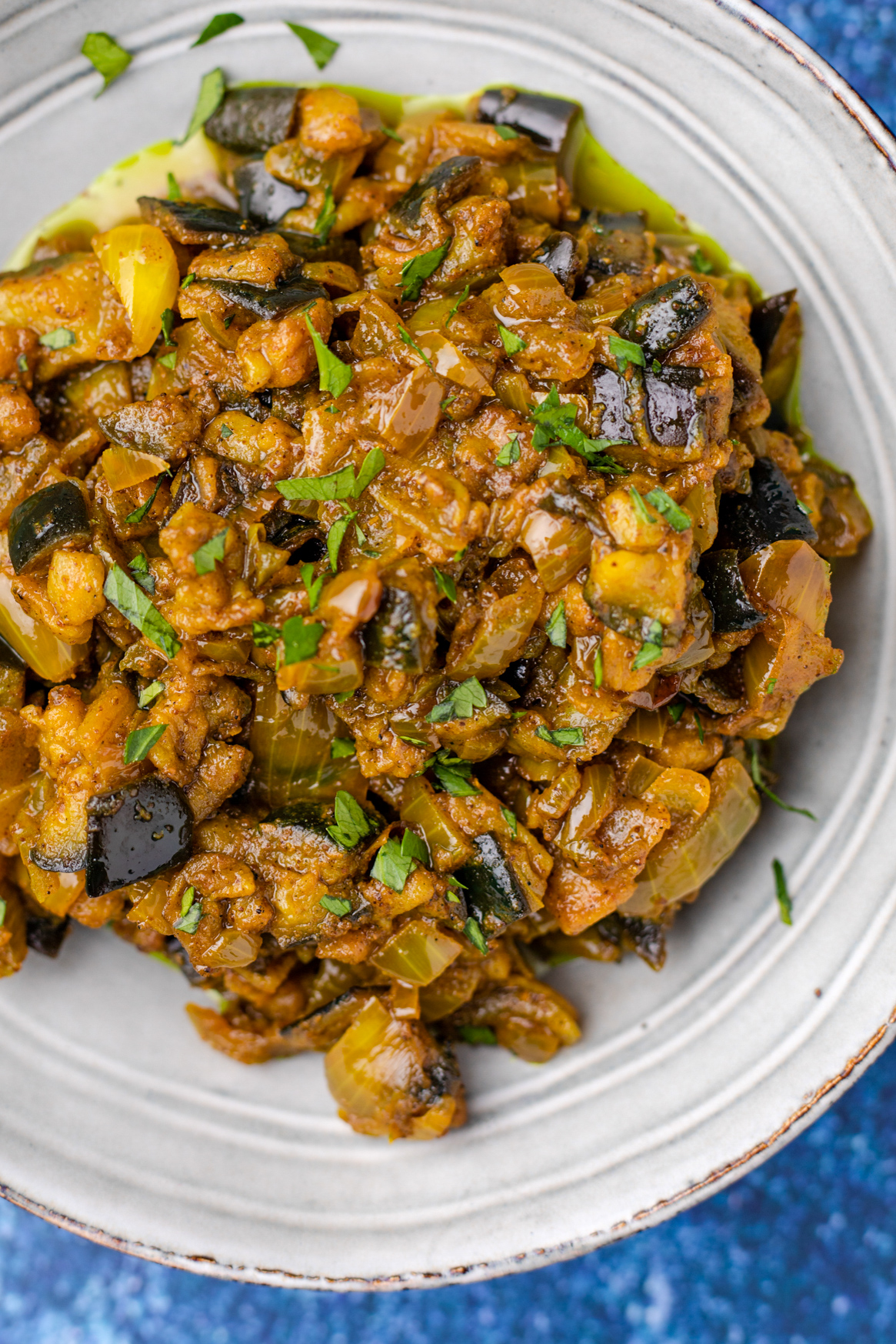 gesmoorde aubergine met masala en ui 4