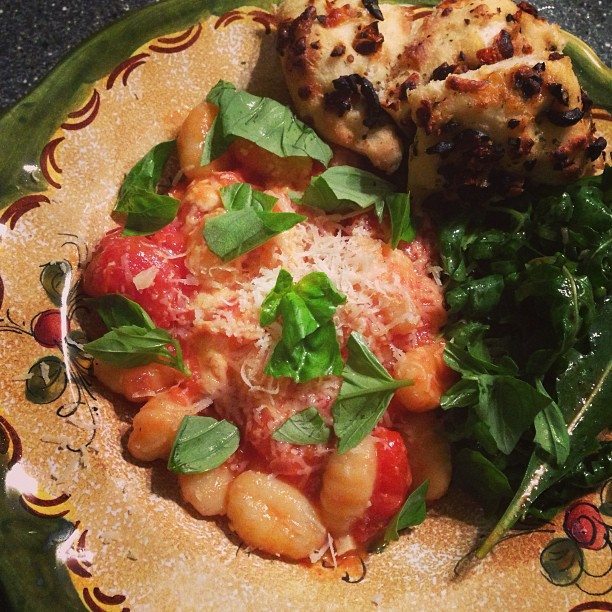 7. Gnocchi met tomaat en salade