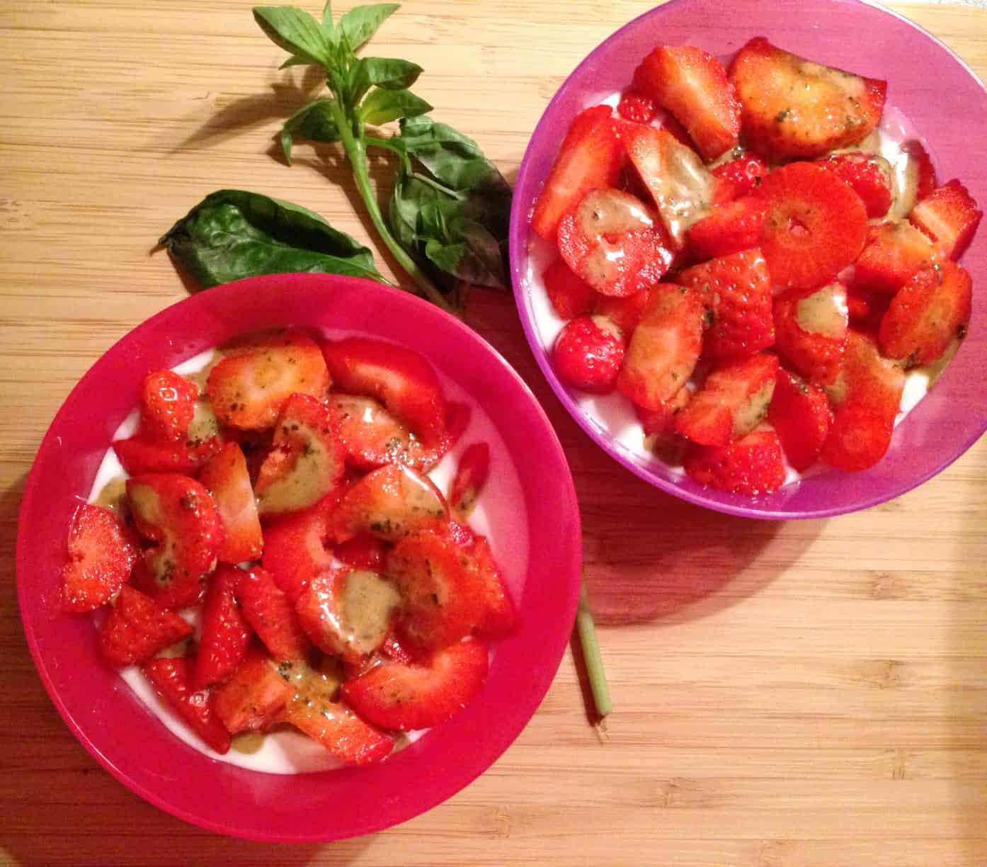 Aardbeien met yoghurt en basilicum balsamico