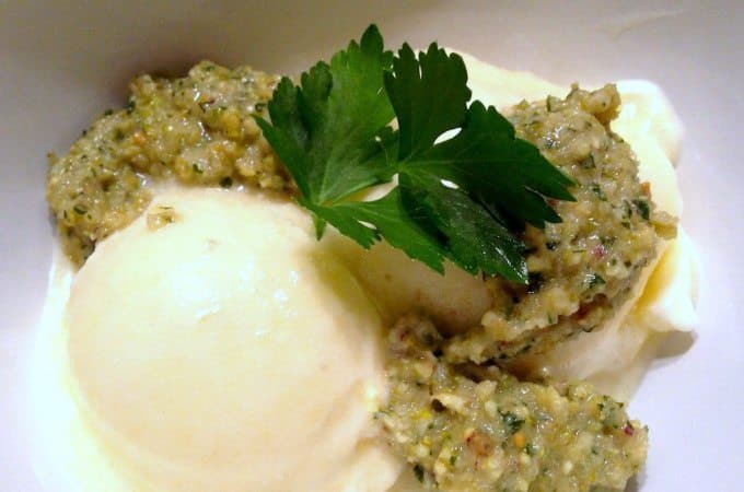Ananas-sorbetijs-met-selderij-citroenpesto_uitgelicht_1-680x450