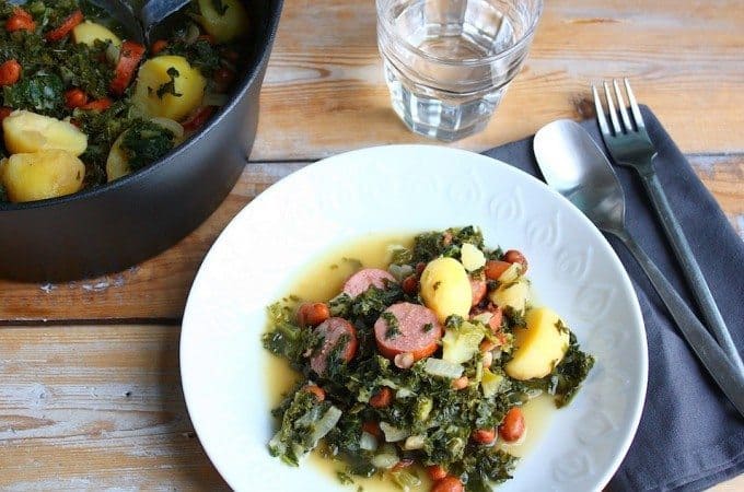 Boerenkool-met-rookworst-in-een-pannetje_2-680x450
