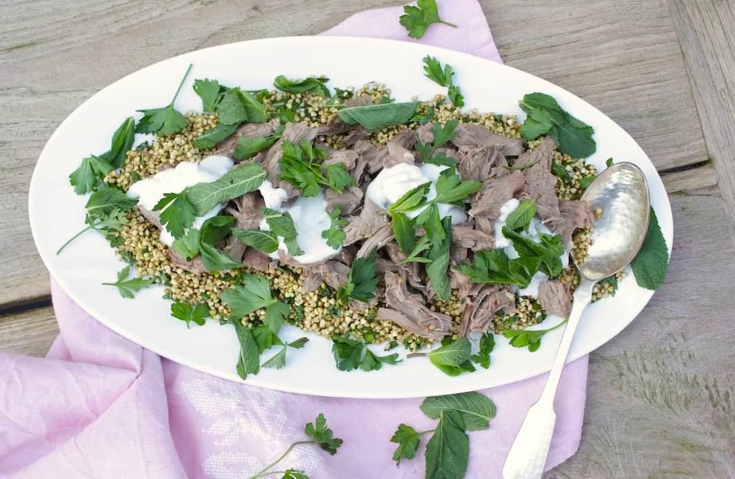 Francesca Kookt_In karnemelk gemarineerd lam met boekweitsalade_Rachel Khoo_1_uitgelicht