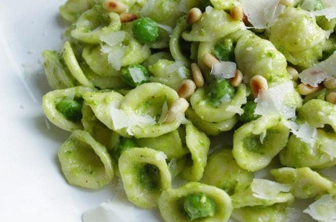 Francesca-Kookt_orecchiette-met-daslook-pesto-en-doperwten_1_uitgelicht-680x450