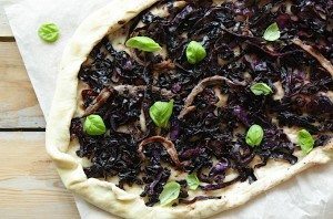 Francesca Kookt_pissaladiere met rode kool_1_uitgelicht