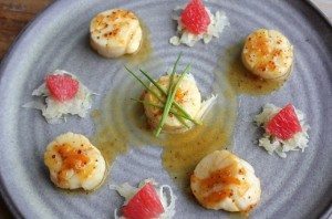Gemarineerde-coquilles-met-grapefruit-en-venkel_1-680x450