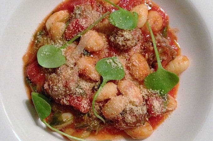 Gnocchi-met-postelein-tomatensaus-en-salie-knoflook-gehaktballetjes1-680x450