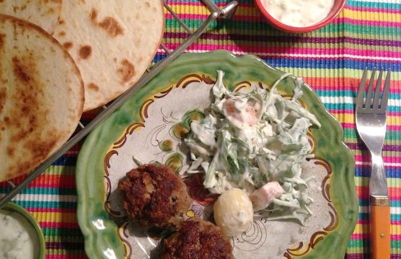Mini runder hamburgers met tzatziki en tortilla's_uitgelicht