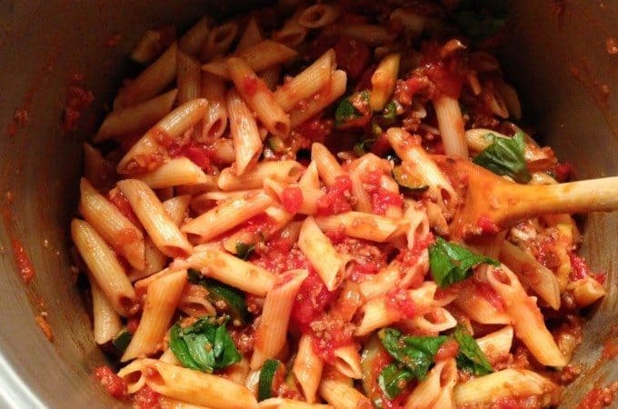 Penne-met-gehakt-courgette-en-basilicum1-680x450