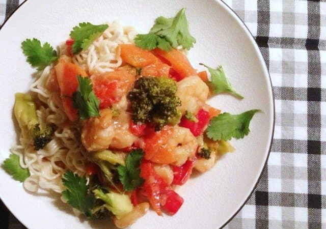 Thaise_wok_garnalen_met_noedels_1