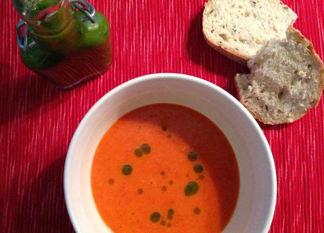 Zoete-rode-paprika-soep-met-kruidenolie_2