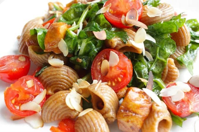 Zomerse-pasta-met-honingkip-en-spinazie_1