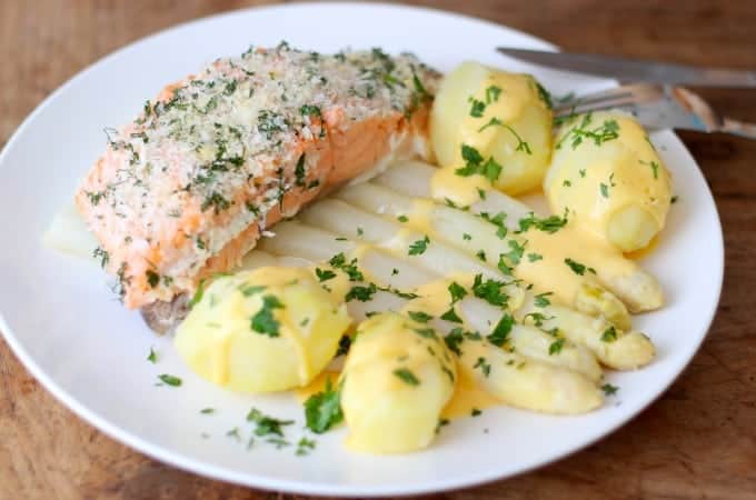 asperges-met-zalm-en-hollandaisesaus-1-680x450