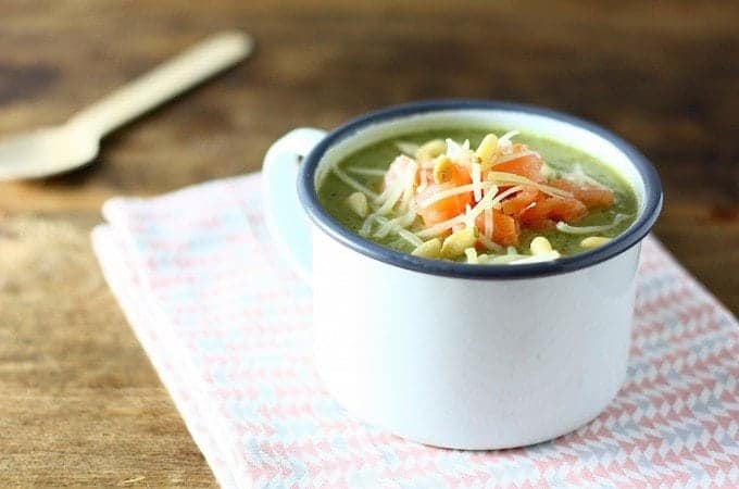 broccolisoep-met-zalm-en-pijnboompitten-1-680x450