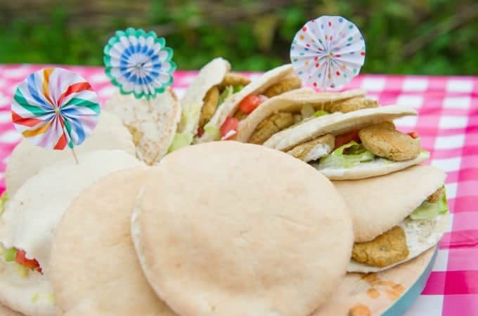 broodjes-falafel-met-knoflooksaus-1-680x450