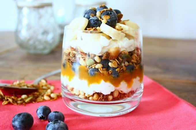 huttenkase-ontbijt-granola-fruit-1-680x450