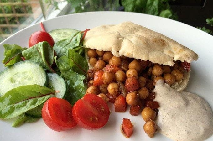 kikkererwten-pita-vegatopia-kookboek-1-680x450