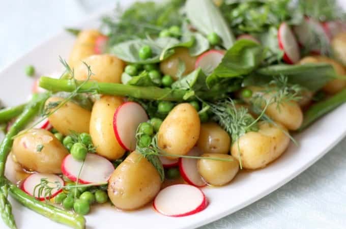 krieltjessalade-met-kruiden-en-ciderdressing-3-680x450