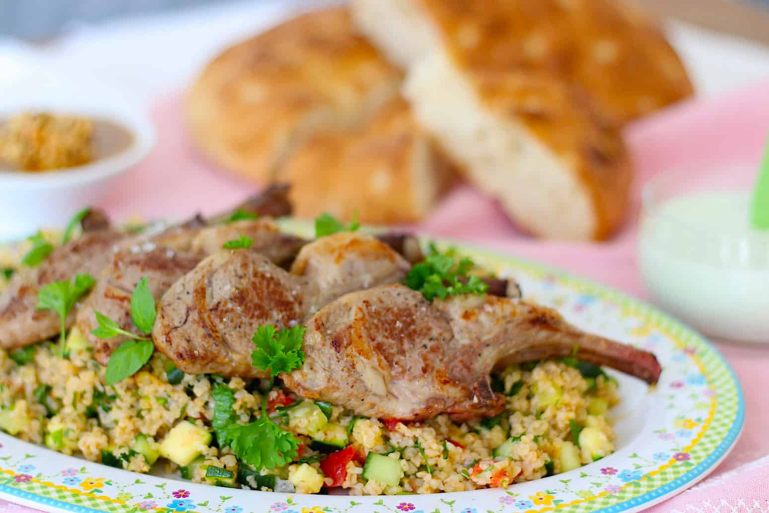 lamsrack-met-tabouleh-en-romige-muntsaus-4