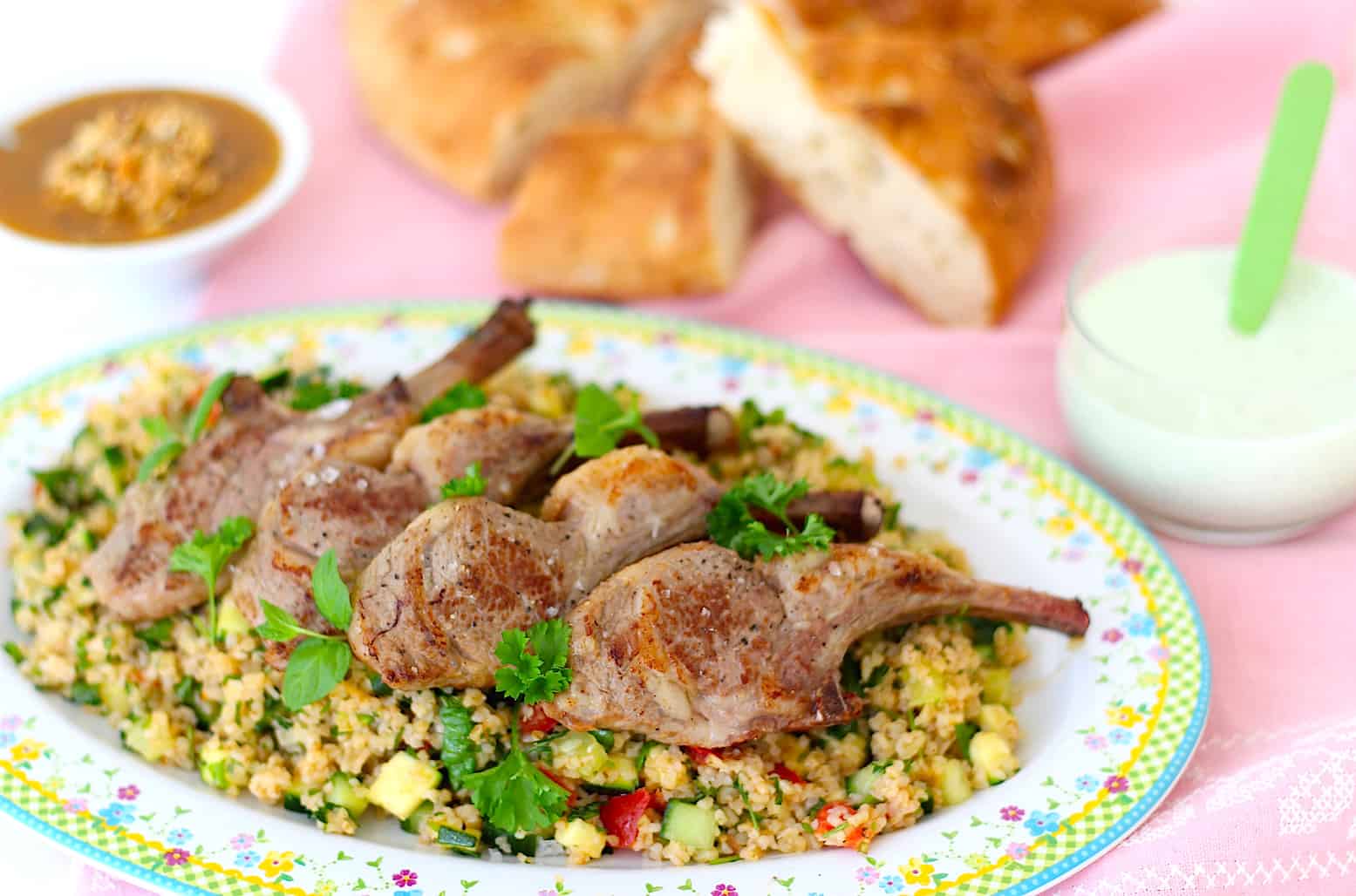 lamsrack-met-tabouleh-en-romige-muntsaus-5