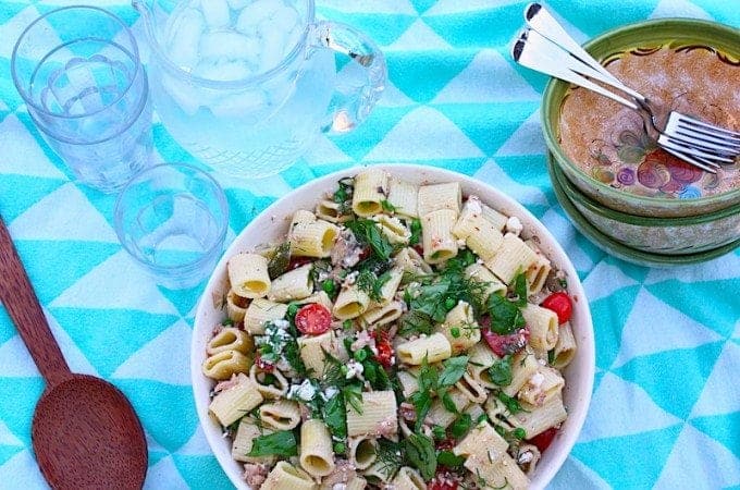 pastaslade-met-tonijn-sardines-en-tomaat-1-680x450