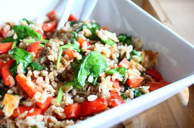 salade-met-farro-en-gerookte-makreel-1-680x450