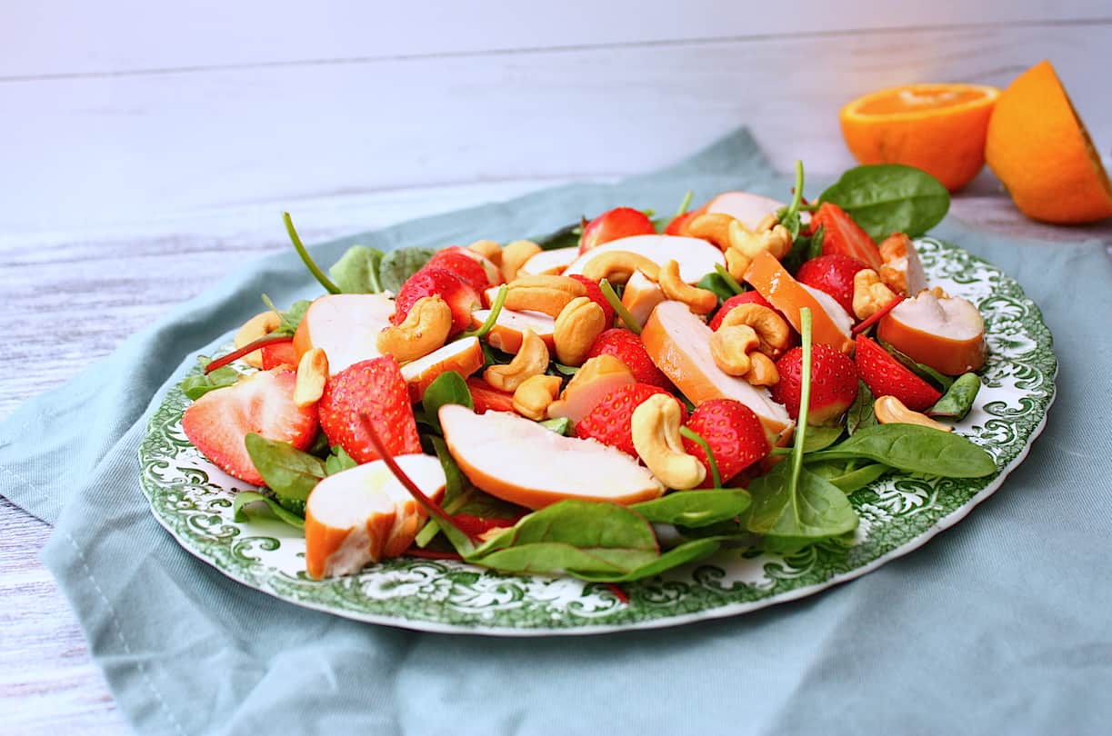 salade_met_aardbeien_gerookte kip_cashewnoten_sinaasappeldressing_1